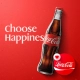 Klassische Coca-Cola-Glasflasche auf rotem Hintergrund mit dem Slogan «Choose Happiness» und «Love Coca-Cola»-Emblem. Neurobrading Beispiel